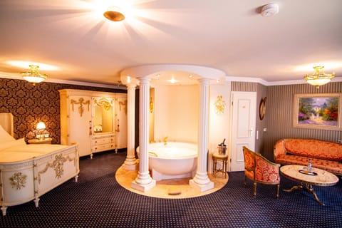 Photo of the whole room, Decorative detail
