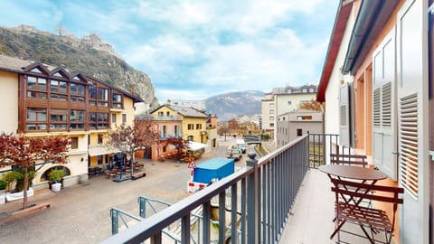 Neighbourhood, Balcony/Terrace, Mountain view