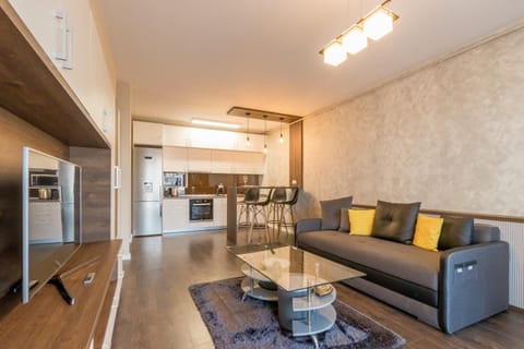 Communal lounge/ TV room, TV and multimedia, Living room