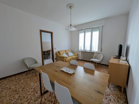 TV and multimedia, Living room, Dining area