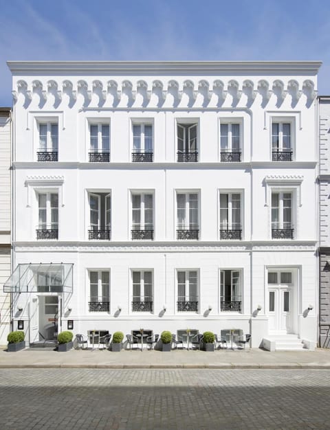 Property building, Facade/entrance