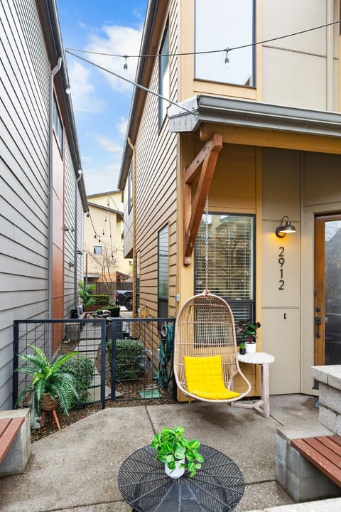 THE PENDLETON - Walkable - Arcade Loft - Modern- Light & Bright House in Eugene