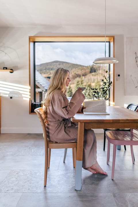 Day, Natural landscape, Dining area, Mountain view