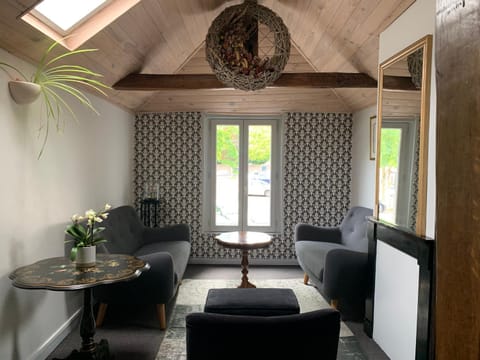 Living room, Seating area