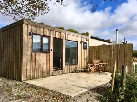 Property building, Patio, Facade/entrance