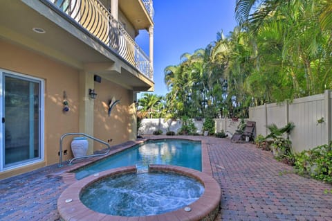 Bradenton Townhome - Walk to Locals-Only Beach! House in Bradenton Beach