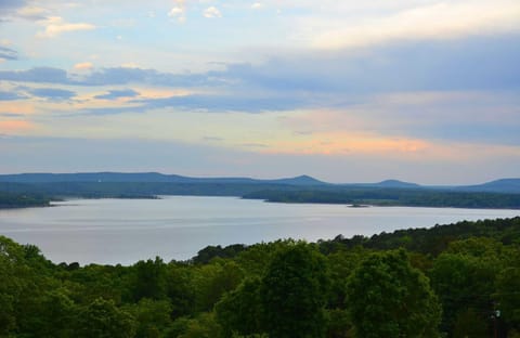 Luxury Family Retreat - Greers Ferry Lake Views! House in Greers Ferry Lake