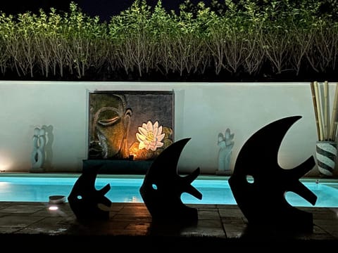 Mas Beau Soleil & Spa Cottages DeCharme avec Jacuzzi&Jardin Privés House in Saint-Remy-de-Provence