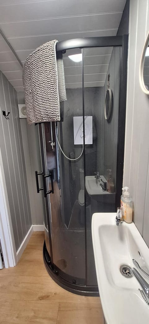 pen-rhos luxury glamping "The Hare Hut" Campground/ 
RV Resort in Wales