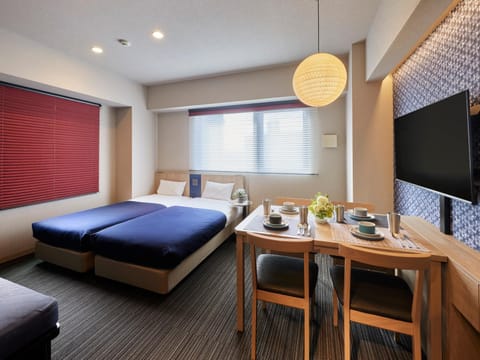 Bed, TV and multimedia, Dining area
