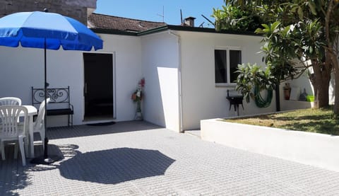Property building, Patio, Facade/entrance