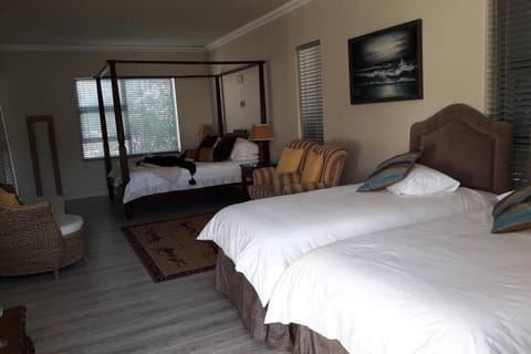 Moondust near the ocean, food and wine House in Western Cape