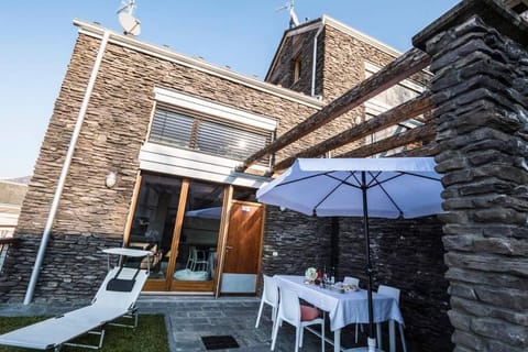 Magic lake view with beautiful pool area (camelia) House in Bellano