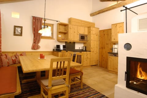 Kitchen or kitchenette, Seating area, Dining area, flat iron, minibar, pet friendly, stove