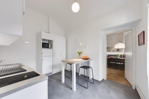 Kitchen or kitchenette, Seating area, Dining area