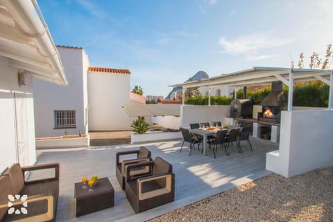 Property building, Patio, Day, View (from property/room), Balcony/Terrace, Seating area, Dining area