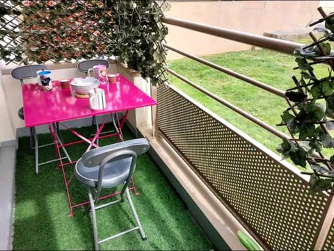 Joli T1 avec balcon et parking Vacation rental in Chessy