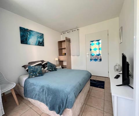 Joli T1 avec balcon et parking Vacation rental in Chessy