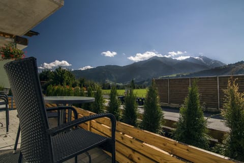 Balcony/Terrace, Balcony/Terrace, Mountain view