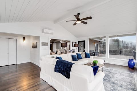 Lakeview Luxury House in East Hope