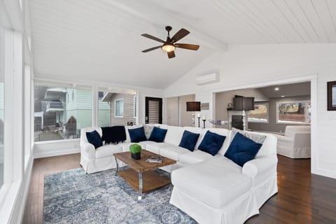 Lakeview Luxury House in East Hope