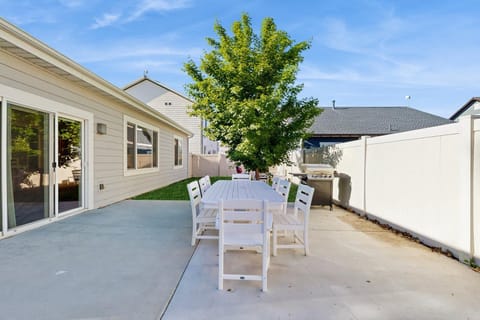 Lochwood Getaway House in Garden City