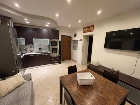 Living room, Seating area, kitchen