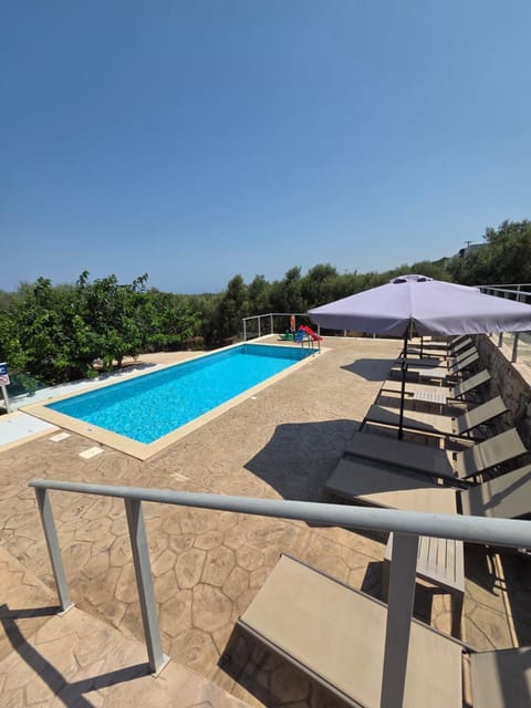 Swimming pool, sunbed