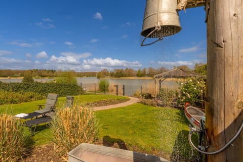 Shower, Natural landscape, Garden, Garden, Beach, Beach, Canoeing, Garden view, Garden view, Lake view, Lake view, sunbed