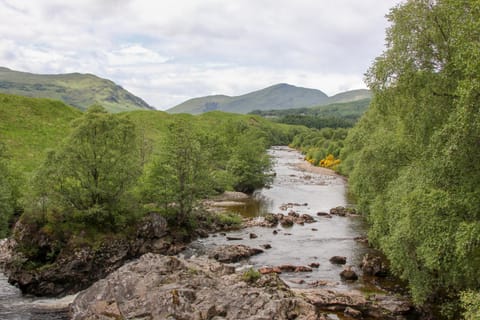 Glamping Hut - By The Way Campsite Campground/
RV Resort in Tyndrum