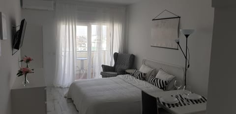 TV and multimedia, Photo of the whole room, Decorative detail, Decorative detail, Dining area, Bedroom