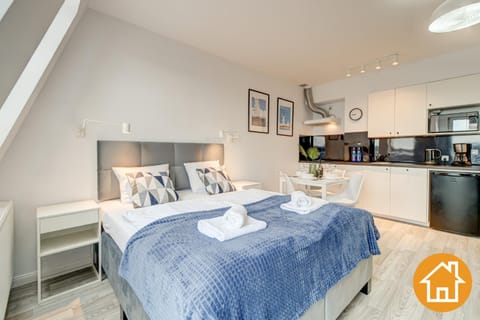 Bed, Kitchen or kitchenette, Photo of the whole room