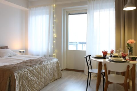 Bed, Dining area