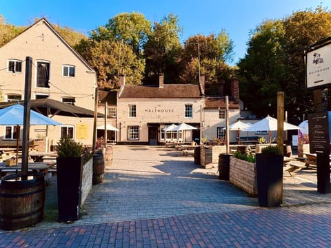 Property building, Day