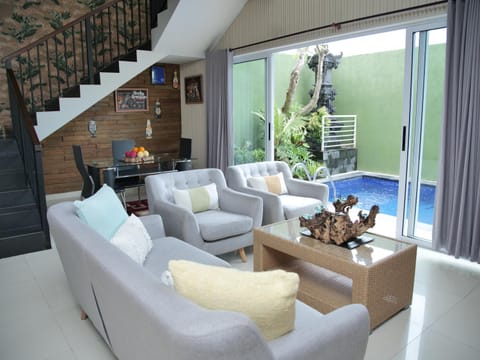 Living room, Seating area