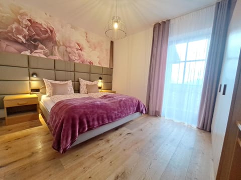 Natural landscape, Balcony/Terrace, Photo of the whole room, Hiking, Bedroom, Mountain view, Street view, internet, room service