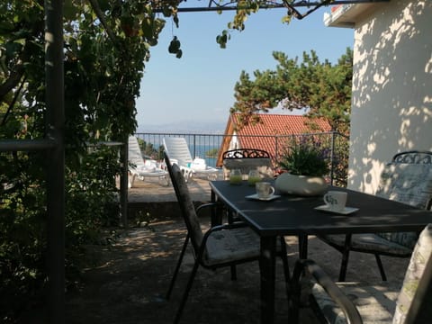Patio, BBQ facilities, Balcony/Terrace