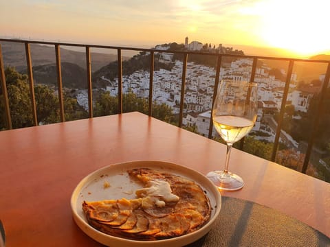 Natural landscape, Balcony/Terrace, Food and drinks