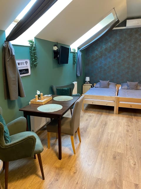 Bed, Photo of the whole room, Dining area