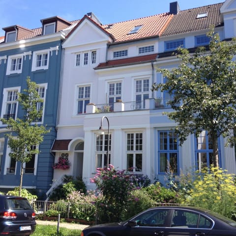 Property building, Facade/entrance