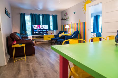 TV and multimedia, Living room, Seating area, Dining area, Evening entertainment