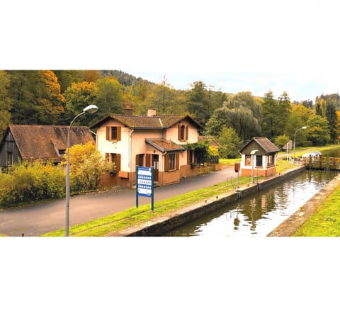 Property building, Neighbourhood, Natural landscape, River view