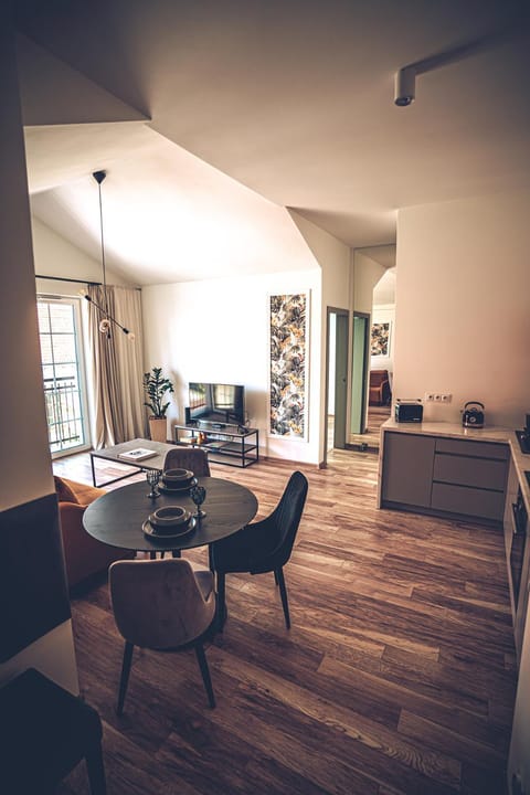 Kitchen or kitchenette, Dining area, kitchen