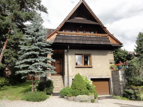 Facade/entrance, Balcony/Terrace, Mountain view