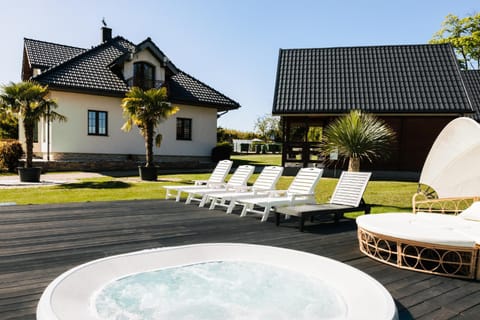 Garden, Hot Tub, Seating area, sunbed