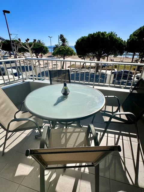 Property building, Off site, Summer, Balcony/Terrace, Sea view