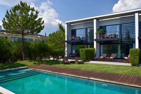 Off site, Garden, Swimming pool
