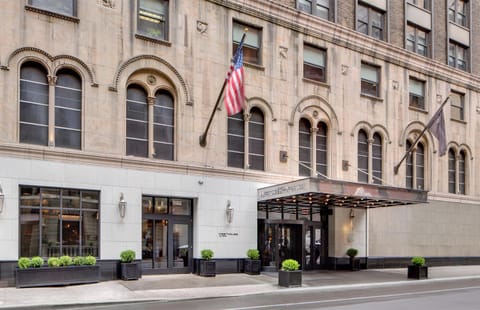 Facade/entrance, Location