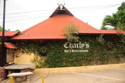 Restaurant/places to eat, Facade/entrance
