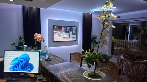 Communal lounge/ TV room, Living room